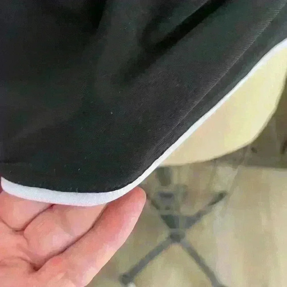 Anne Klein Size Medium, Tank top gold button trim on back with white piping - Picture 4 of 5